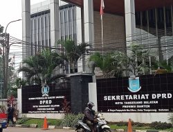 Kabel Semrawut Hiasi Halaman Kantor DPRD Tangsel